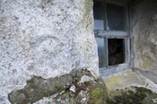 EHG3966_Photo 4-Byre window with spike detail.jpg