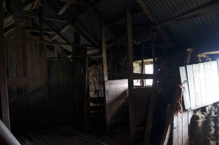 EHG3966_Photo 10-Byre wooden partitions.jpg
