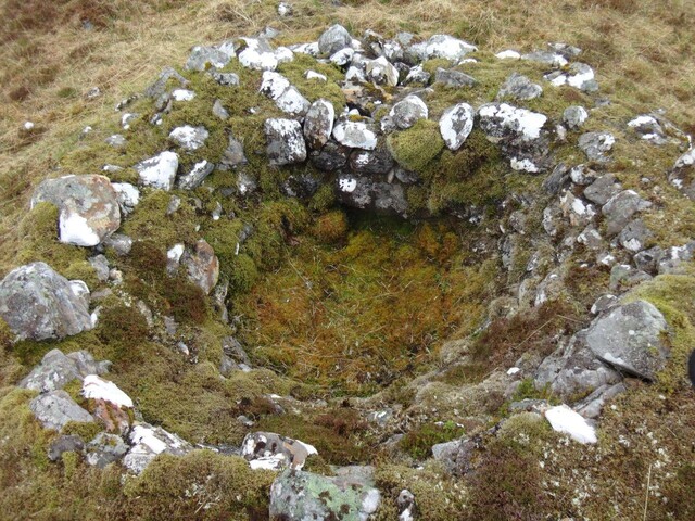 MHG56854_DSC00102 Mullardoch Lime Kiln, looking down from North.jpg
