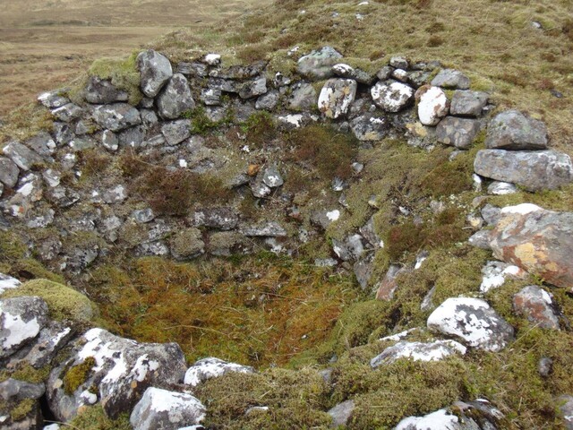 MHG56854_DSC00103 Mullardoch Lime Kiln, looking down from South.jpg