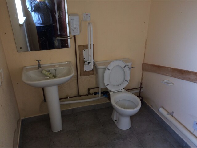 EHG4786_Toilet.JPG