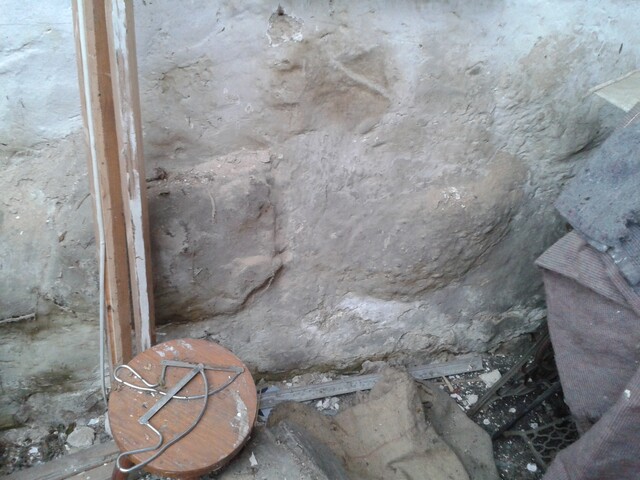 EHG4928_45_braeval_int_foot of east gable wall.jpg