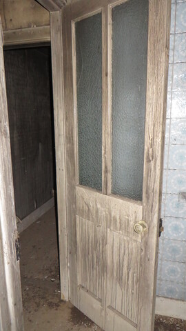 EHG5195_Little Budgate Bathroom door.JPG