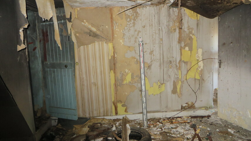 EHG5195_Little Budgate Kitchen North Wall.JPG