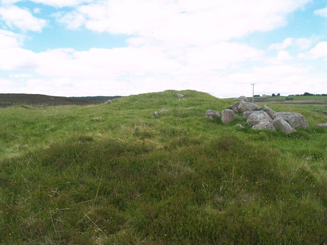 NC50NE0037 - Chambered Cairn 01.JPG