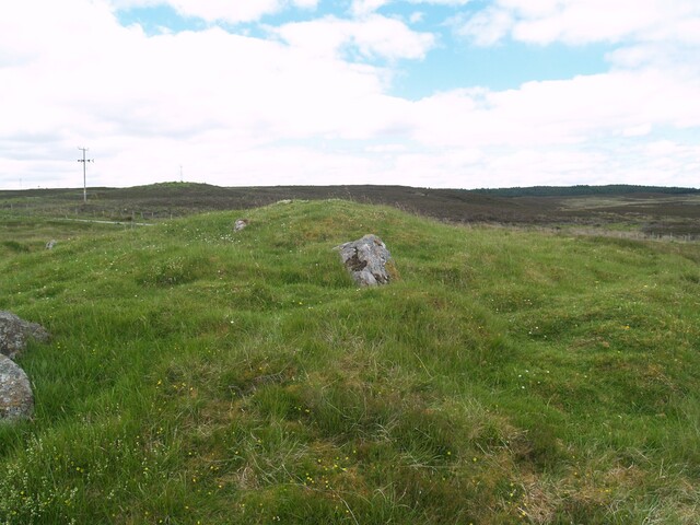 NC50NE0037 - Chambered Cairn 02.JPG